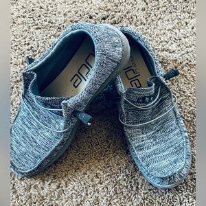 Hey Dudes men Wally Sox grey size 10